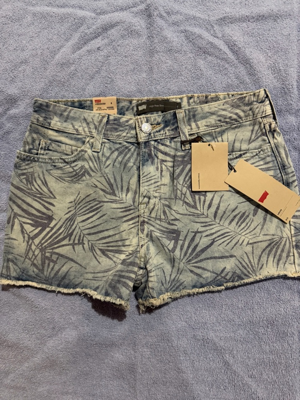 NWT Levi's Light Blue Palm-Leaf Denim Cutoff Shorts, size 7/28